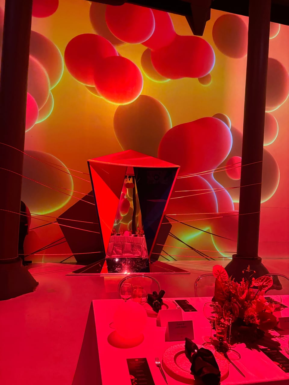 Mastercard Dinner Sculpture — view 1